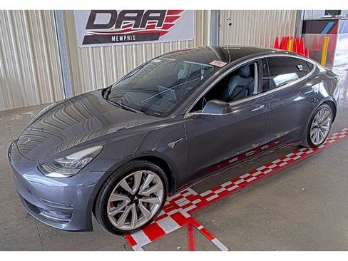Used 2018 Tesla Model 3 Mid Range RWD image 1