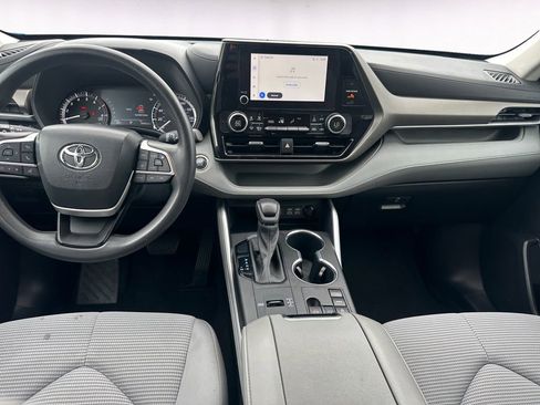 Certified 2023 Toyota Highlander L image 10