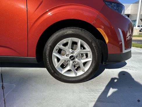 Used 2023 Kia Soul LX w/ LX Technology Package image 13