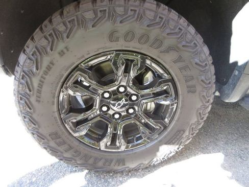 Used 2025 Chevrolet Silverado 1500 ZR2 w/ Technology Package AWD/4WD image 4