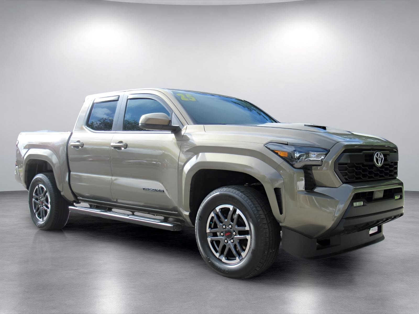 Used 2025 Toyota Tacoma TRD Sport AWD/4WD image 1