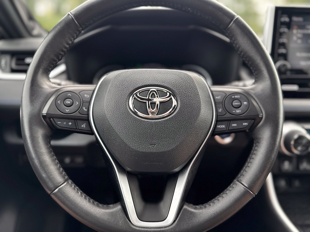 Used 2021 Toyota RAV4 XSE w/ XSE Grade Weather Package AWD/4WD image 17