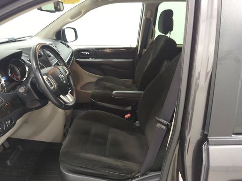 Used 2015 Dodge Grand Caravan American Value Package w/ UConnect Hands-Free Group FWD image 16