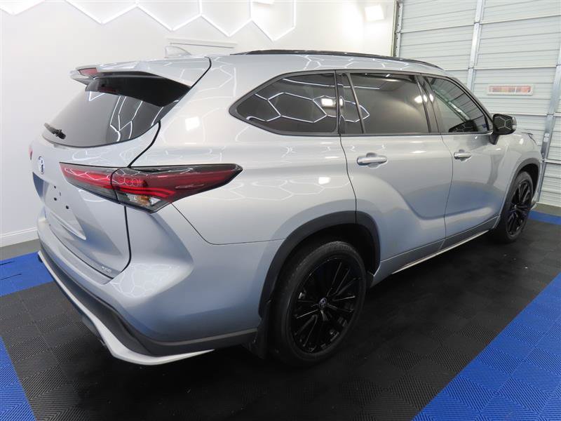 Used 2024 Toyota Highlander XSE FWD image 11