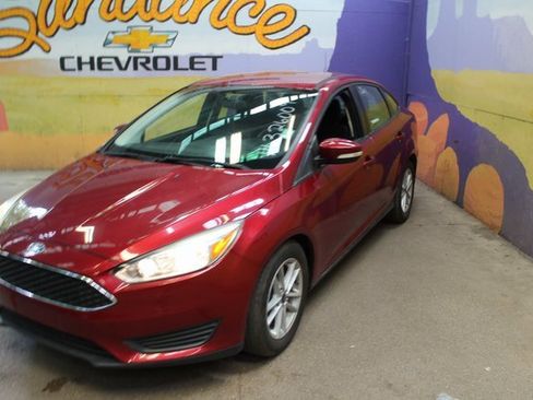 Used 2017 Ford Focus SE w/ SE Winter Package image 4