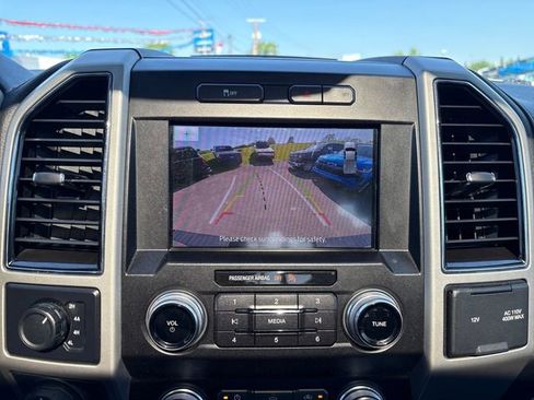 Used 2019 Ford F150 Lariat w/ Equipment Group 502A Luxury AWD/4WD image 17