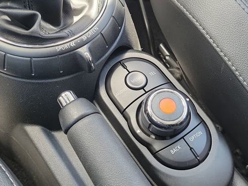 Used 2017 MINI Cooper 4-Door Hardtop FWD image 29