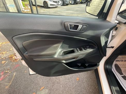 Used 2018 Ford EcoSport SE image 9
