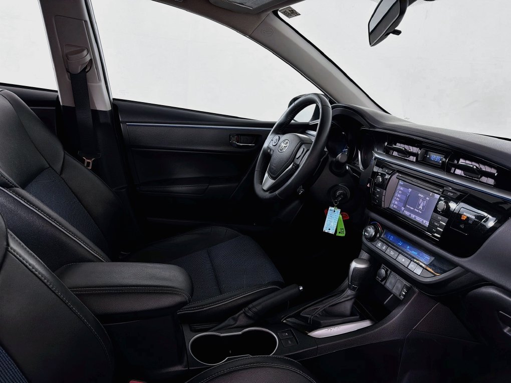 Used 2015 Toyota Corolla S FWD image 32