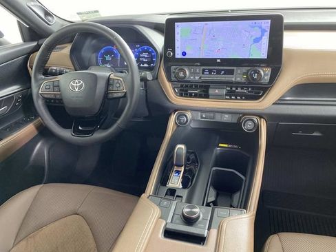 Used 2025 Toyota Grand Highlander AWD Hybrid image 15