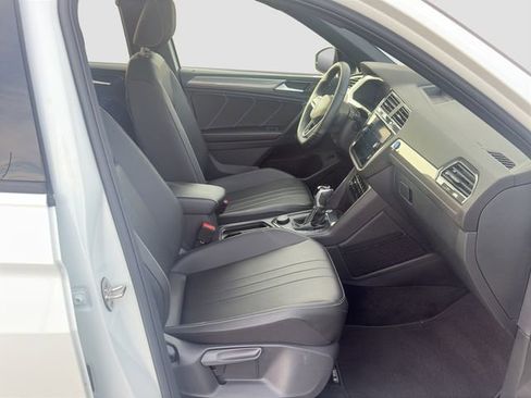 Used 2024 Volkswagen Tiguan SE R-Line image 18