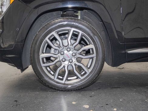 Used 2024 GMC Terrain Denali w/ Denali Premium Package AWD/4WD image 17