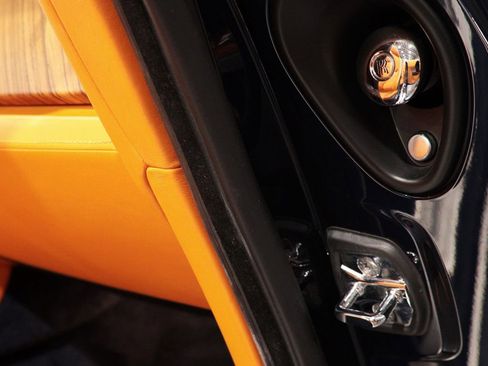 Used 2017 Rolls-Royce Dawn image 26