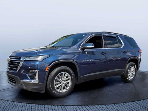 Used 2023 Chevrolet Traverse LT FWD image 2