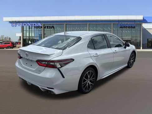 Used 2024 Toyota Camry SE FWD image 4