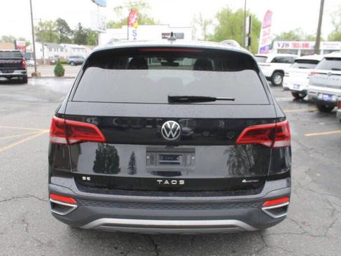 Used 2022 Volkswagen Taos SE w/ Panoramic Sunroof Package image 8