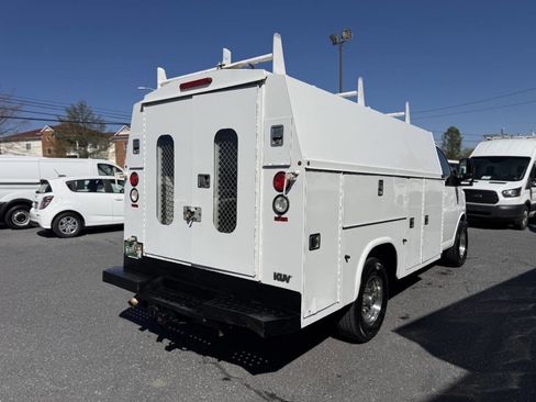 Used 2010 Chevrolet Express 3500 image 3