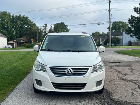Used 2012 Volkswagen Routan SE FWD image 8