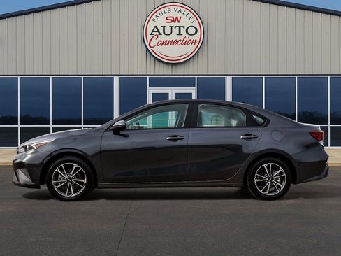 Used 2023 Kia Forte LXS image 4