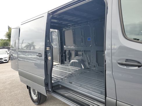 Used 2025 Mercedes-Benz Sprinter 2500 image 17