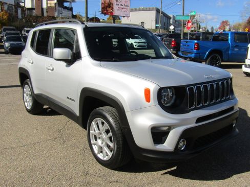 Used 2019 Jeep Renegade Latitude w/ UConnect 8.4 Nav Group image 4