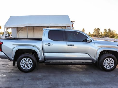 Used 2025 Toyota Tacoma SR5 AWD/4WD image 13