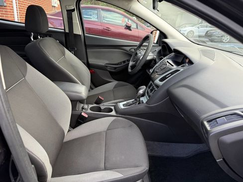 Used 2012 Ford Focus SE w/ SE Winter Pkg image 24