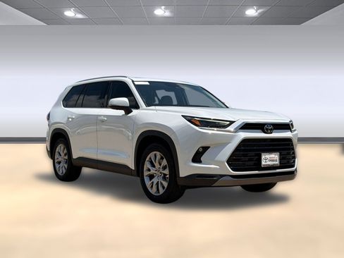New 2026 Toyota Grand Highlander FWD image 7