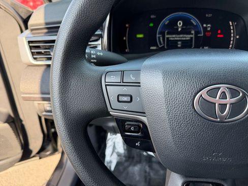 Used 2025 Toyota Camry LE FWD image 15