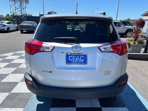 Used 2013 Toyota RAV4 XLE AWD/4WD image 4