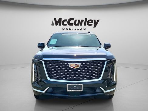 Certified 2026 Cadillac Escalade Luxury AWD/4WD image 2