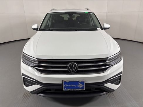 Used 2024 Volkswagen Tiguan SE FWD image 3