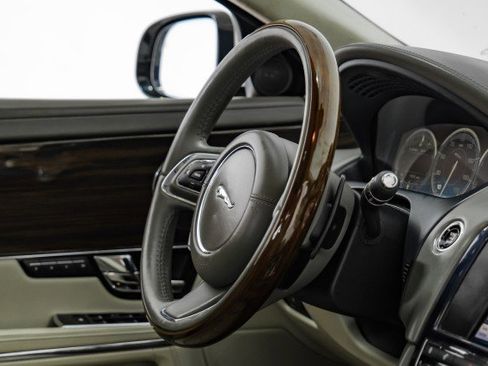 Used 2012 Jaguar XJ L image 11