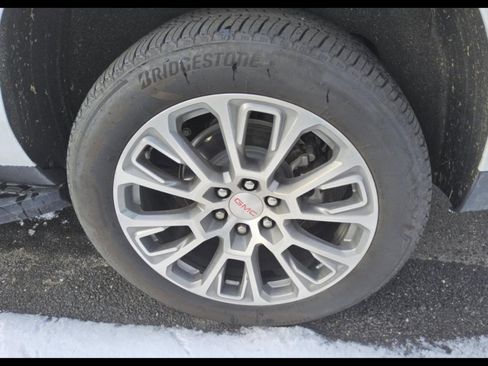 Used 2025 GMC Yukon XL Denali image 5