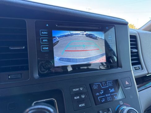 Used 2016 Toyota Sienna XLE Premium image 29