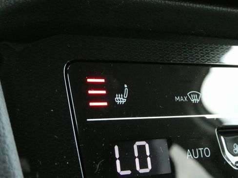 New 2025 Volkswagen Taos SE image 41