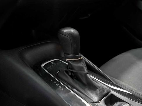 Used 2021 Toyota Corolla LE image 20