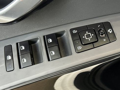 Certified 2023 Kia Niro EX Touring FWD image 12