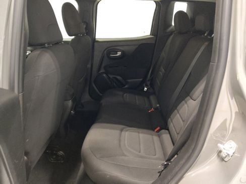 Used 2020 Jeep Renegade Latitude FWD image 18