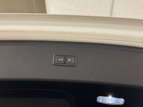 Used 2020 Audi SQ5 Premium Plus w/ Premium Plus Package image 26