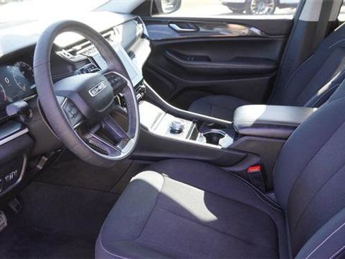 Certified 2023 Jeep Grand Cherokee Laredo w/ Luxury Tech Group I image 18