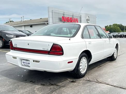 Used 1998 Oldsmobile 88 FWD image 10