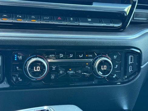 Used 2024 GMC Sierra 1500 SLT w/ SLT Premium Plus Package AWD/4WD image 19