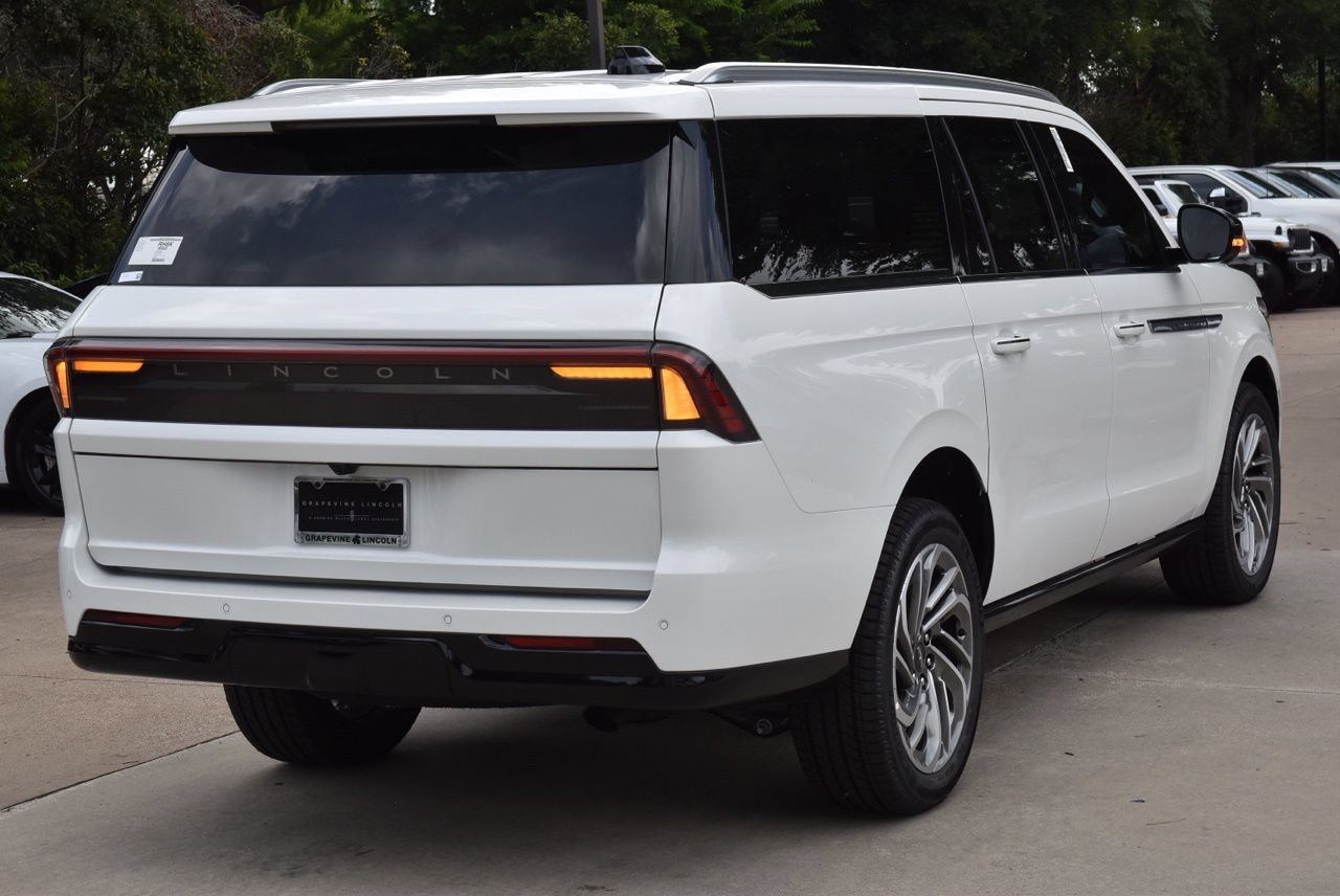 New 2026 Lincoln Navigator L Reserve AWD/4WD image 7