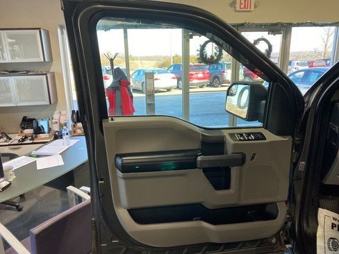 Used 2017 Ford F150 XLT w/ Equipment Group 301A Mid image 11