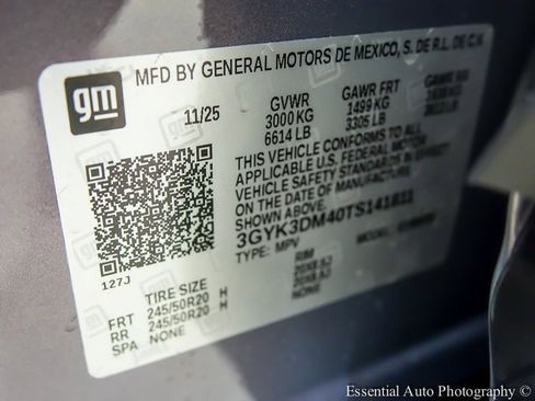 New 2026 Cadillac Optiq Luxury 2 image 22