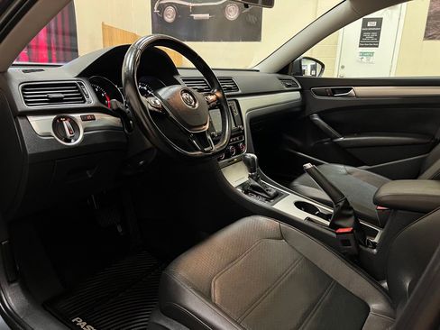 Used 2019 Volkswagen Passat 2.0T Wolfsburg w/ Wheels & Sunroof Package image 29