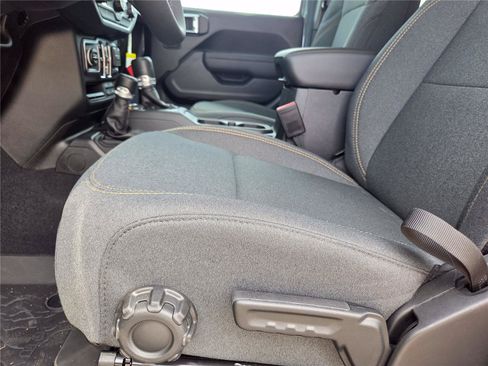 New 2025 Jeep Gladiator Sport AWD/4WD image 42