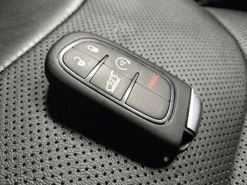 Used 2022 Jeep Cherokee Latitude Lux AWD/4WD image 32