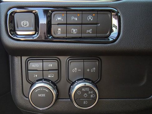 New 2026 GMC Yukon XL Denali w/ Sun & Power Step Package AWD/4WD image 13